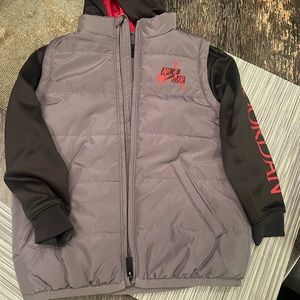 Jordan kids hooded puffer vest jacket size 3-4